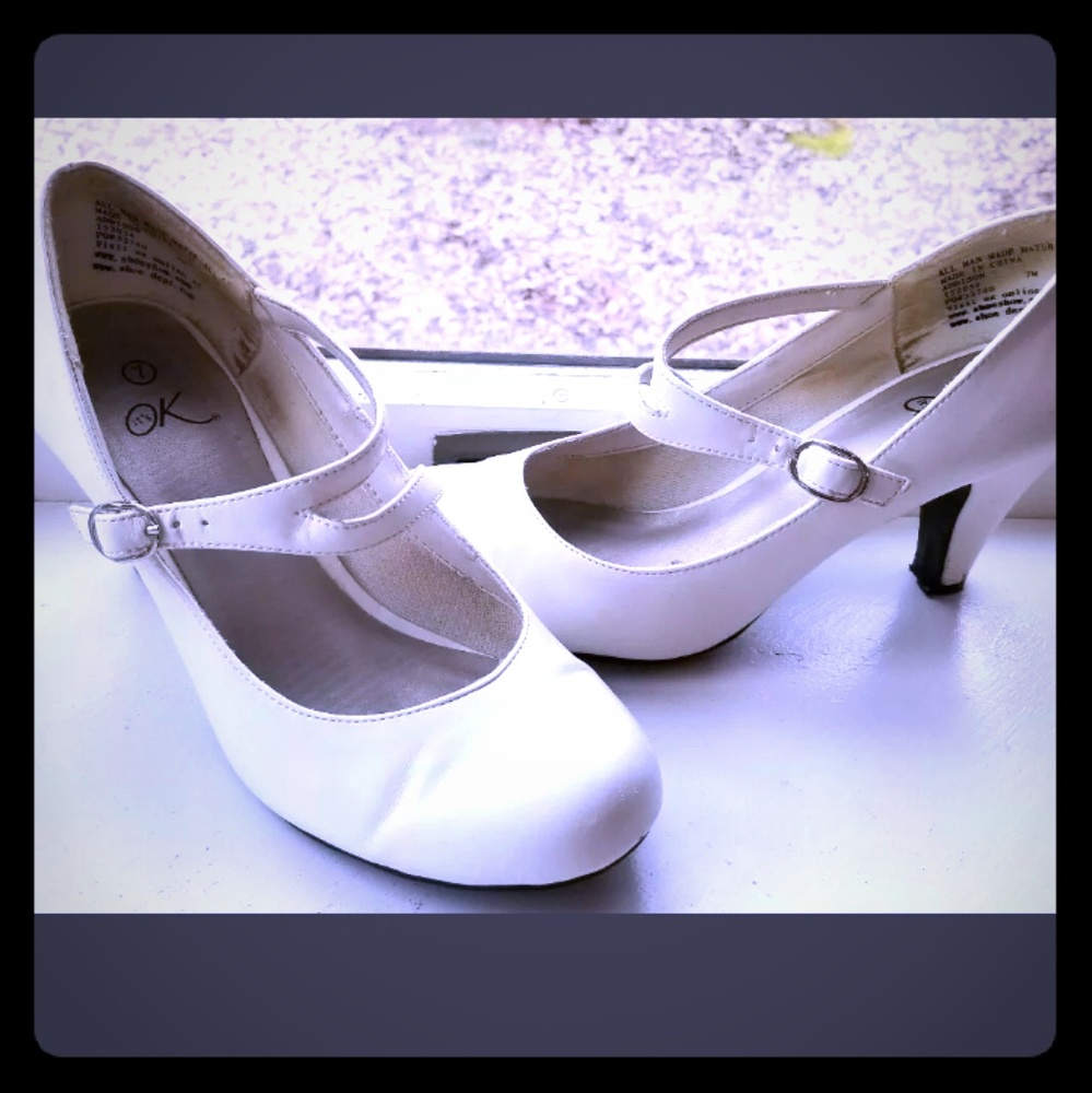 It's OK Vintage Double Strap Mary Jane White Heels
